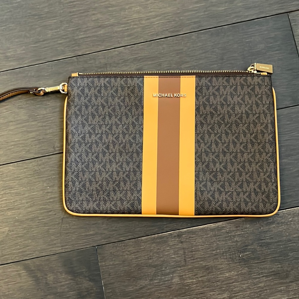 MICHAEL Michael Kors Brown and Tan Signature Wristlet Clutch